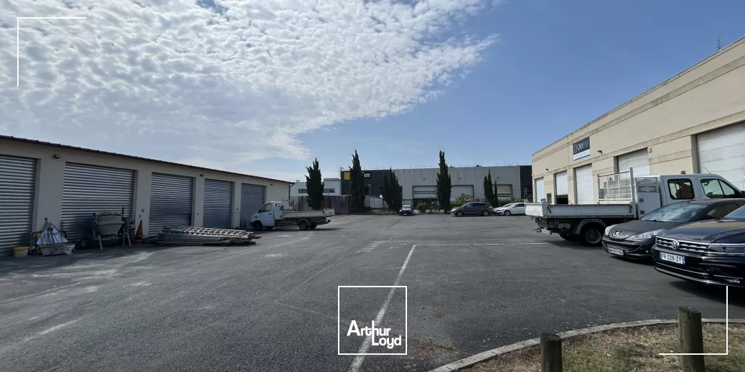 LOCAL D'ACTIVITÉ ET BUREAUX À LOUER À EYSINES 