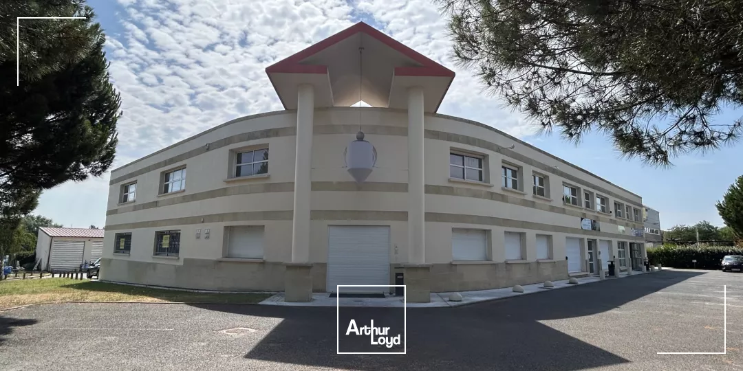 LOCAL D'ACTIVITÉ ET BUREAUX À LOUER À EYSINES 