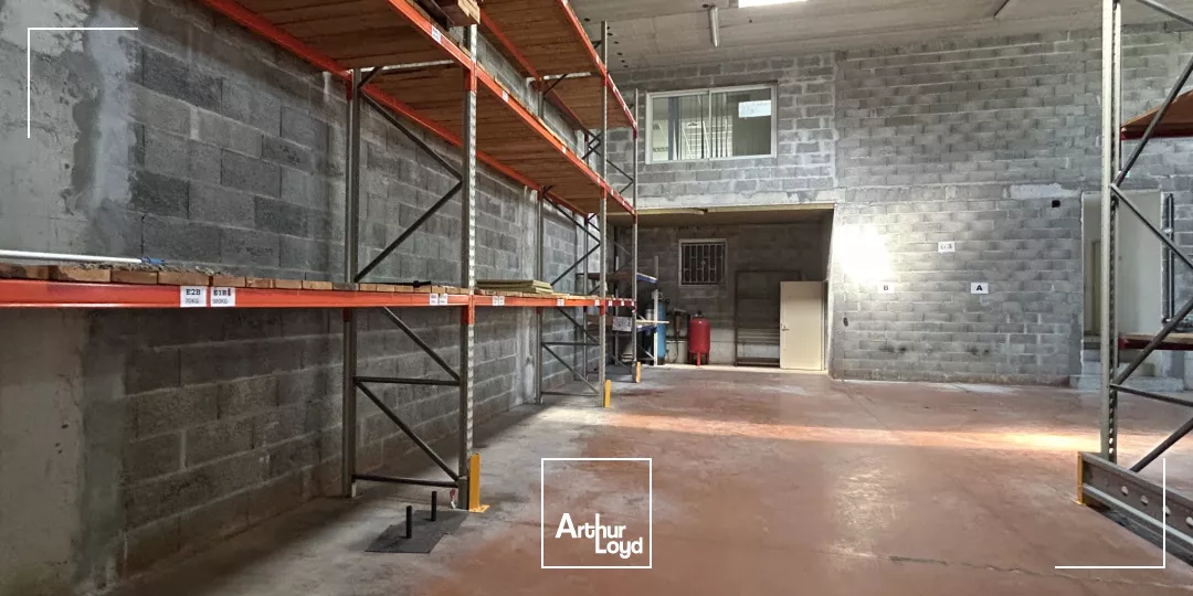 LOCAL D'ACTIVITÉ ET BUREAUX À LOUER À EYSINES 