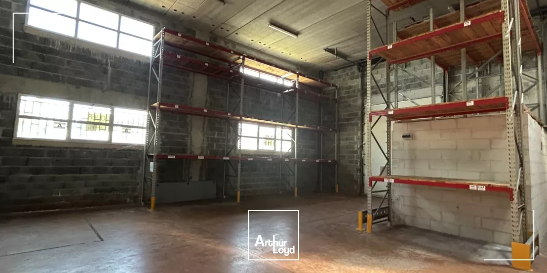 LOCAL D'ACTIVITÉ ET BUREAUX À LOUER À EYSINES 