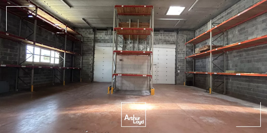 LOCAL D'ACTIVITÉ ET BUREAUX À LOUER À EYSINES 