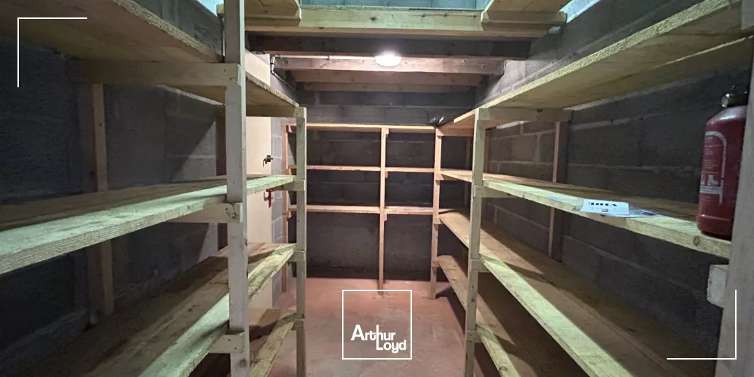 LOCAL D'ACTIVITÉ ET BUREAUX À LOUER À EYSINES 