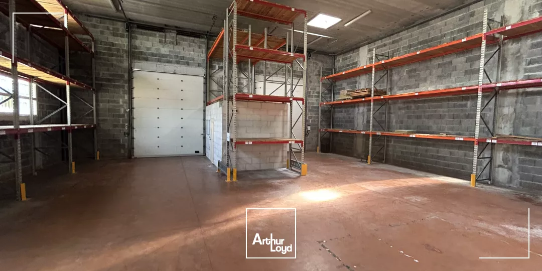 LOCAL D'ACTIVITÉ ET BUREAUX À LOUER À EYSINES 