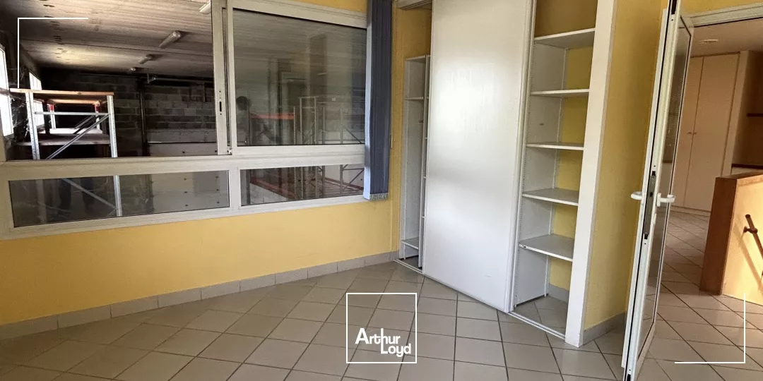 LOCAL D'ACTIVITÉ ET BUREAUX À LOUER À EYSINES 