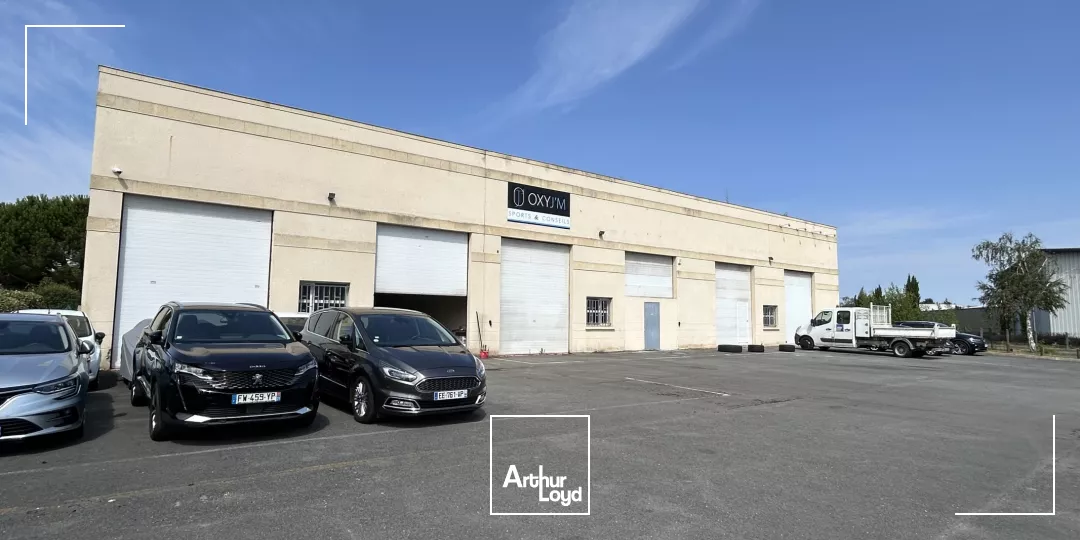 LOCAL D'ACTIVITÉ ET BUREAUX À LOUER À EYSINES 