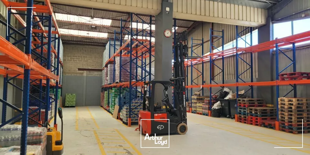 LOCATION LOCAL D'ACTIVITE 340m² avec quais 