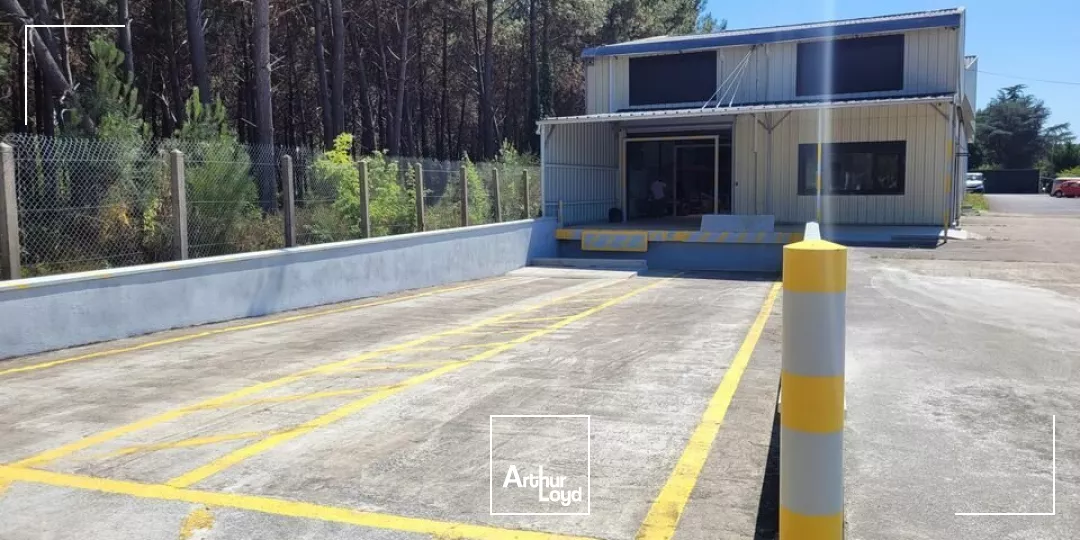 LOCATION LOCAL D'ACTIVITE 340m² avec quais 