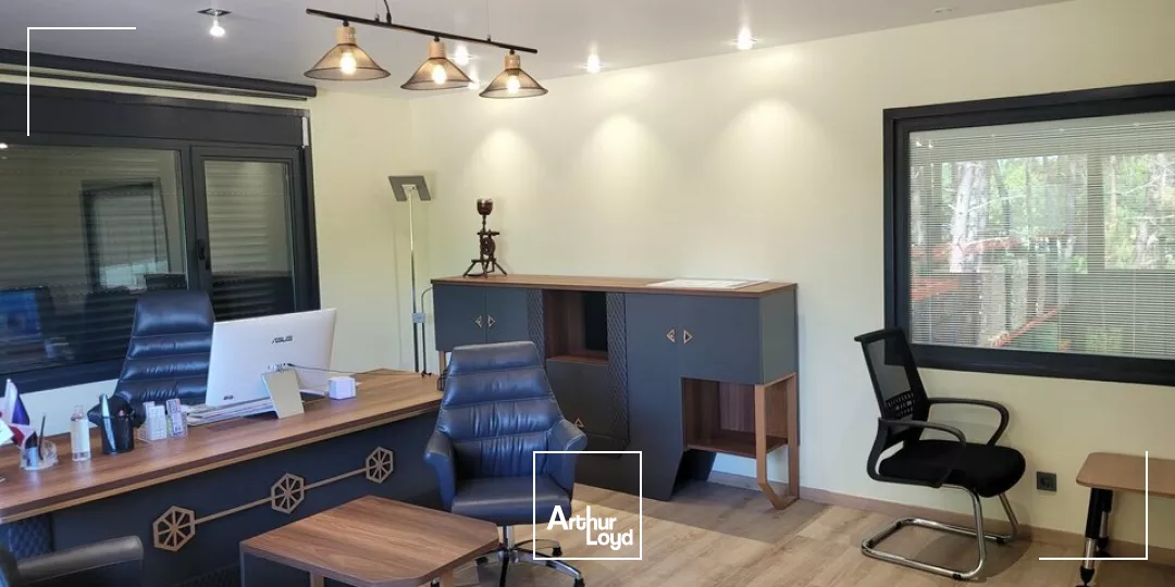 LOCATION LOCAL D'ACTIVITE 340m² avec quais 