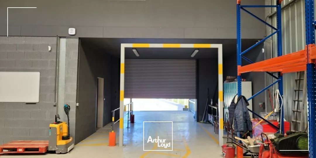 LOCATION LOCAL D'ACTIVITE 340m² avec quais 