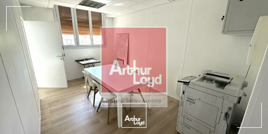 À vendre Local commercial a74m² avec vitrine Troyes 