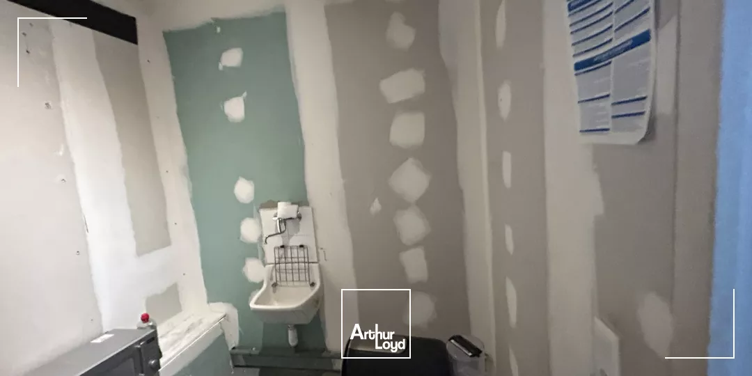 À LOUER - Local d'Activité 400 m² - Zone de Montières Amiens proche centre.