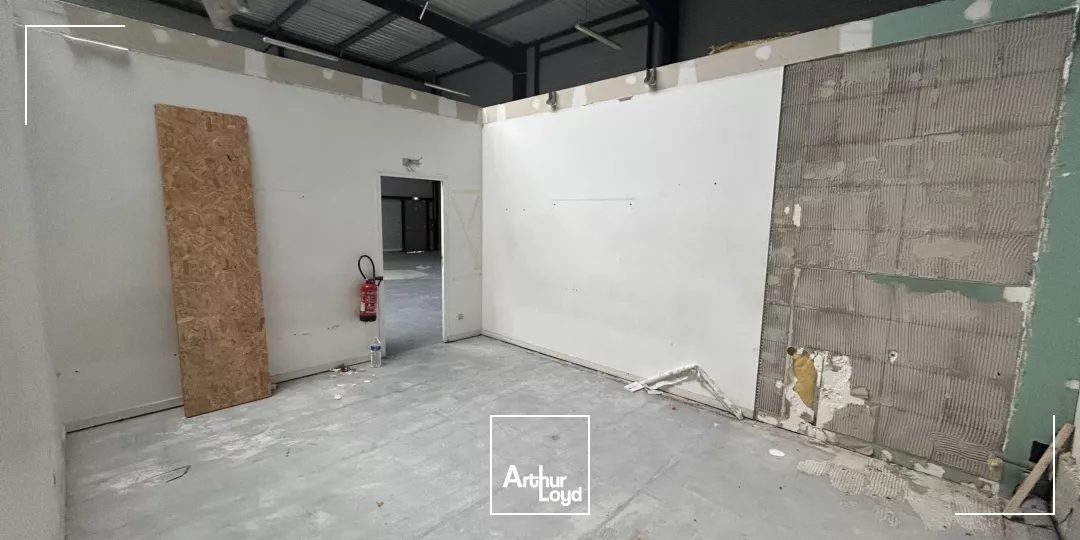 À LOUER - Local d'Activité 400 m² - Zone de Montières Amiens proche centre.