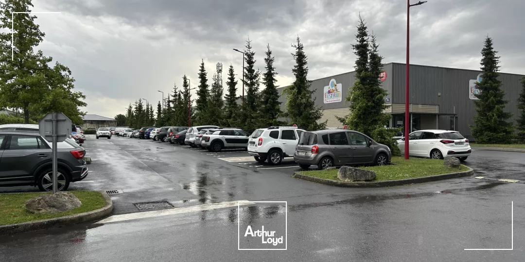 À LOUER - Local d'Activité 400 m² - Zone de Montières Amiens proche centre.