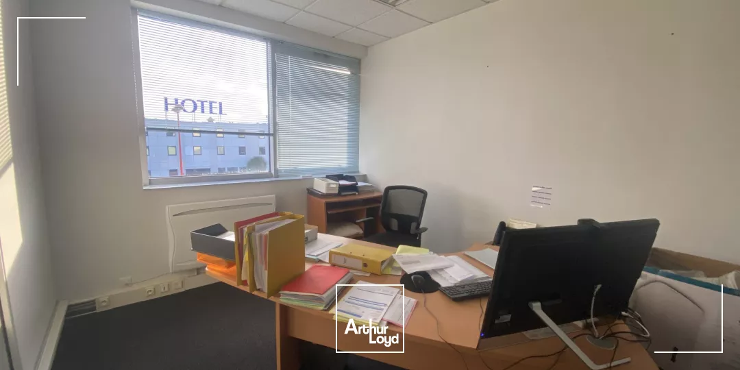 VENTE OU LOCATION D'UN PLATEAU DE BUREAUX D'ENVIRON 367 m² A SAINT GREGOIRE.