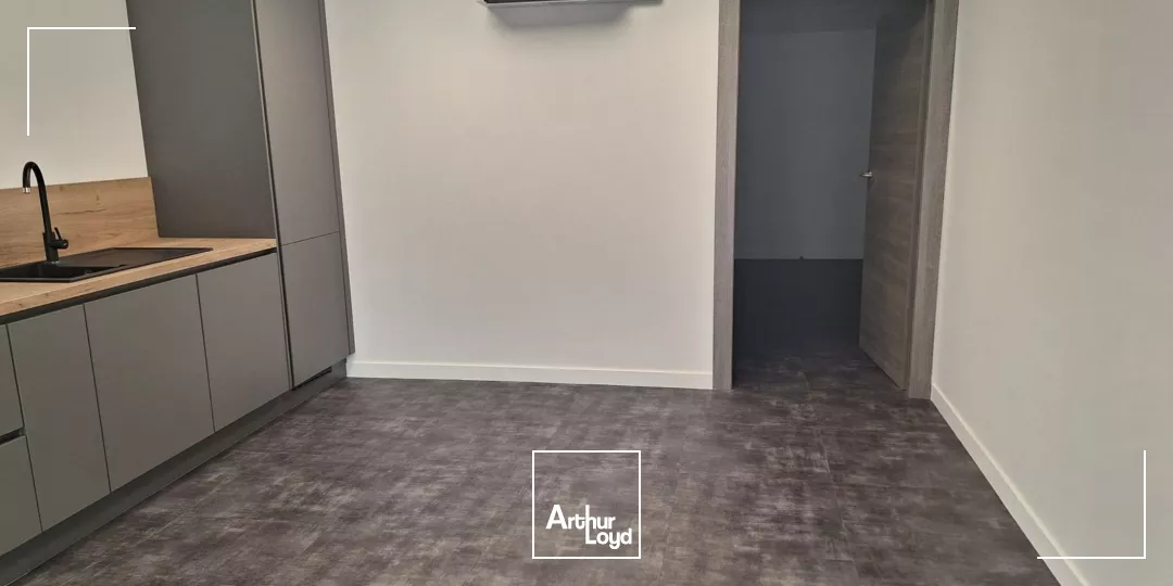 BUREAUX A LOUER SEYSSINS PROCHE DU RONDEAU AVEC PARKING FERME SECURISE