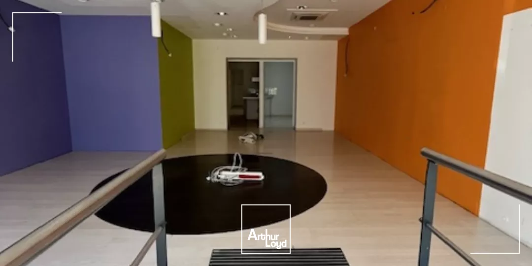 LOCAL COMMERCIAL - 90 M2 - LE POULIGUEN - A LOUER