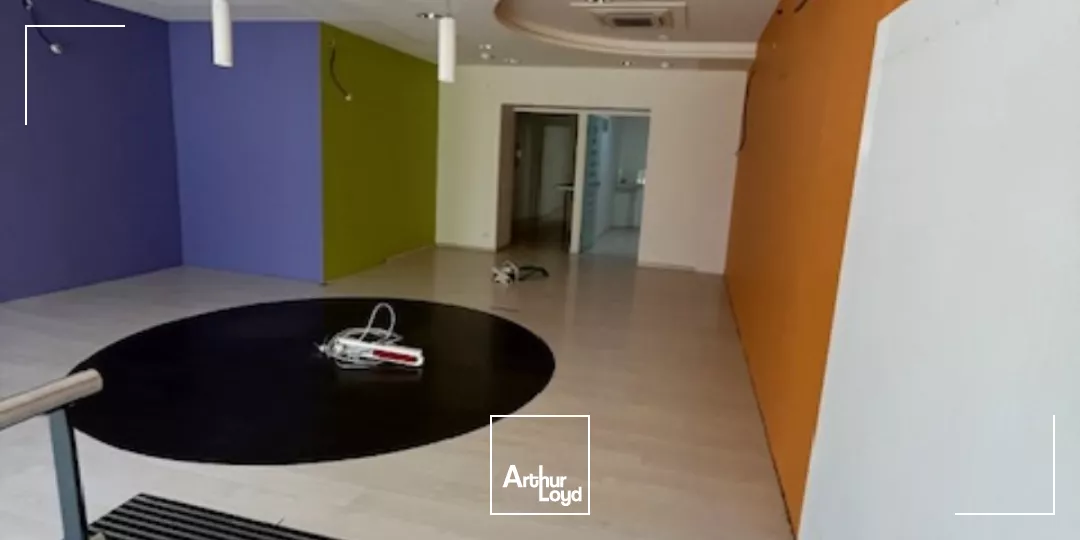 LOCAL COMMERCIAL - 90 M2 - LE POULIGUEN - A LOUER