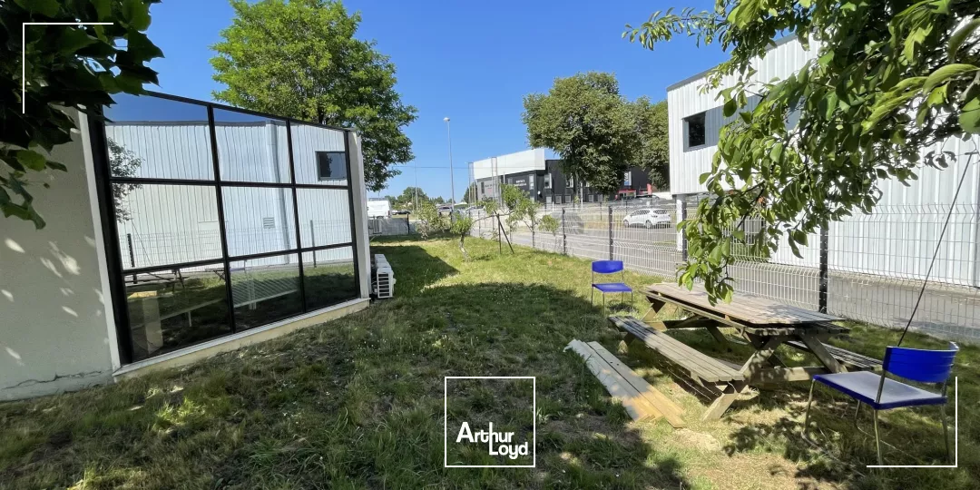 BUREAUX À VENDRE-210 M²-SAUTRON