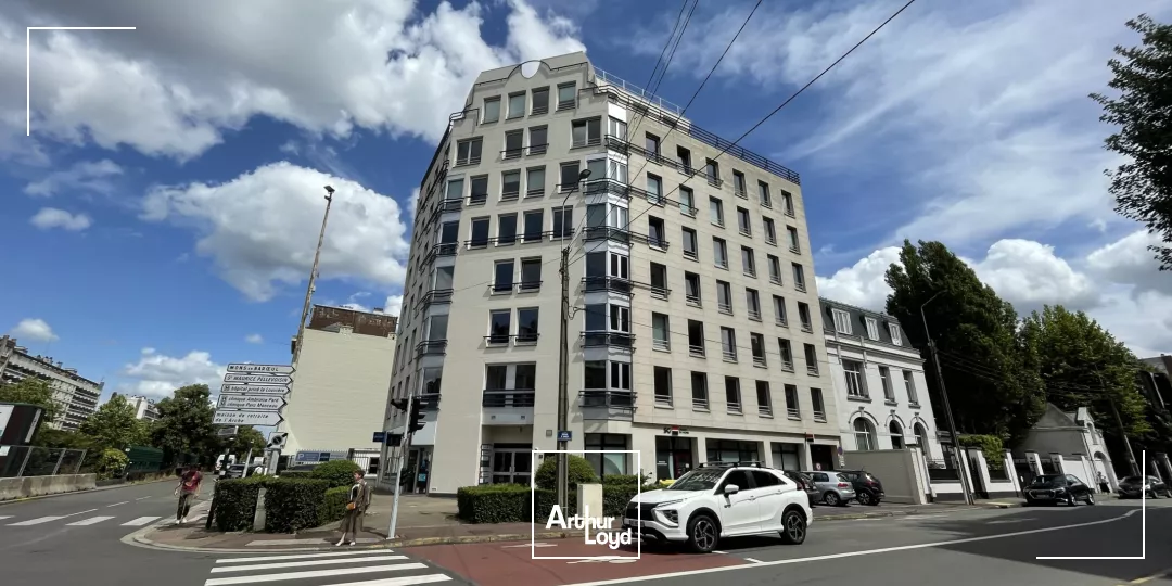 Bureaux lumineux à louer - La Madeleine, aux portes de Lille, avec parking et transports en commun immédiats !