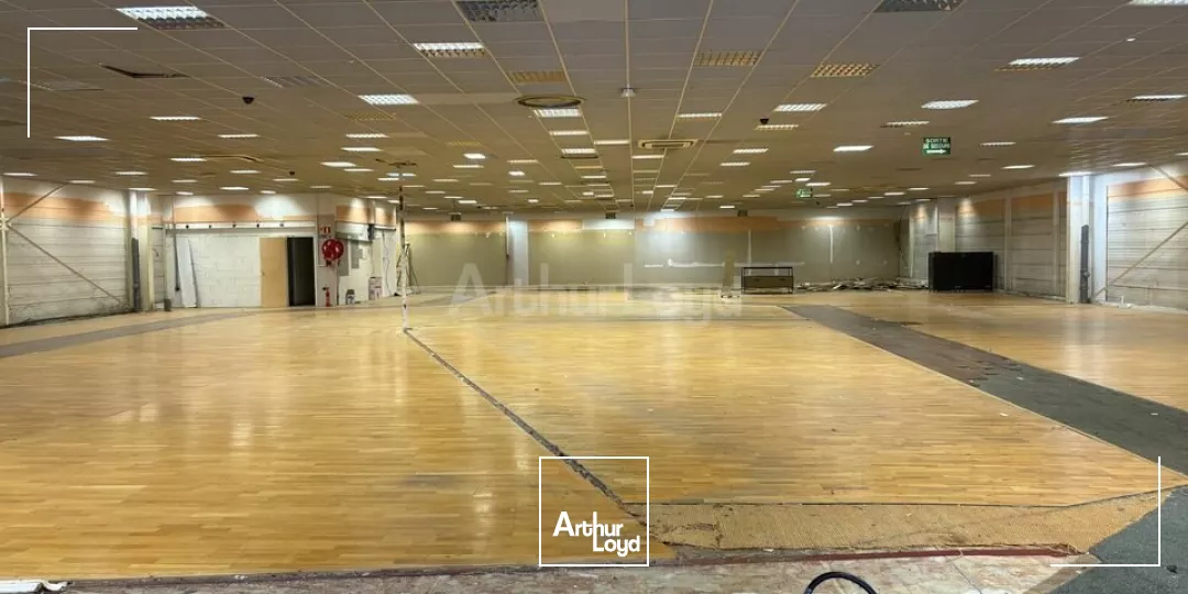 LOCAL COMMERCIAL à LOUER de 1849.59 m²