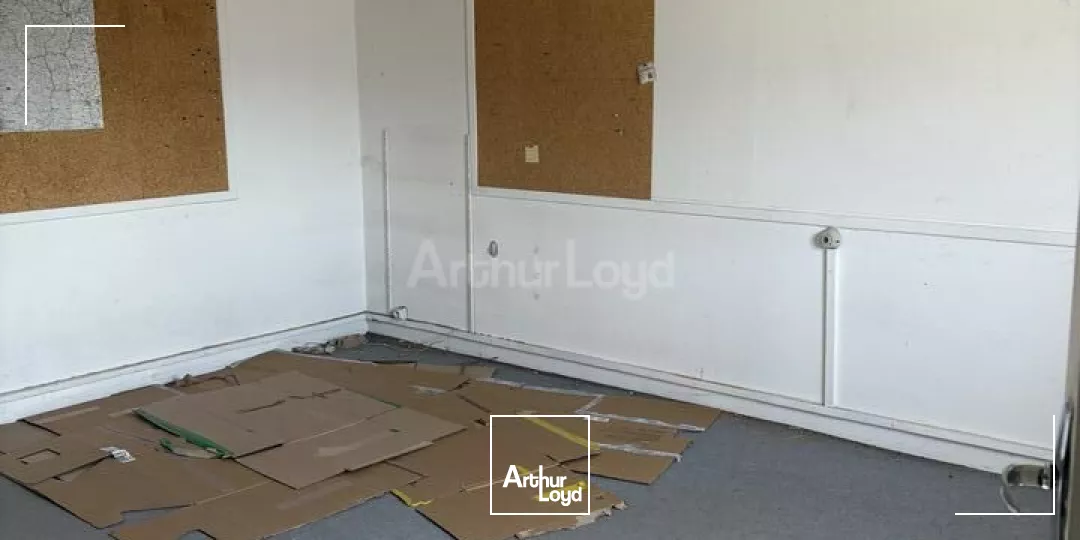 LOCAL COMMERCIAL à LOUER de 1849.59 m²