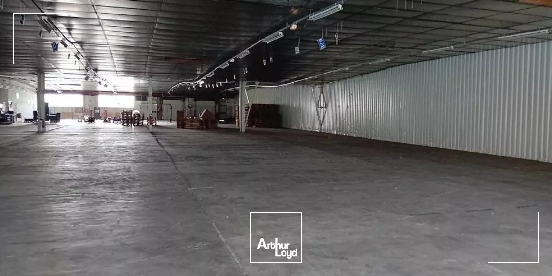 Dans Zone- Proximité échangeur Nord- Local d'activité 1 190 m²