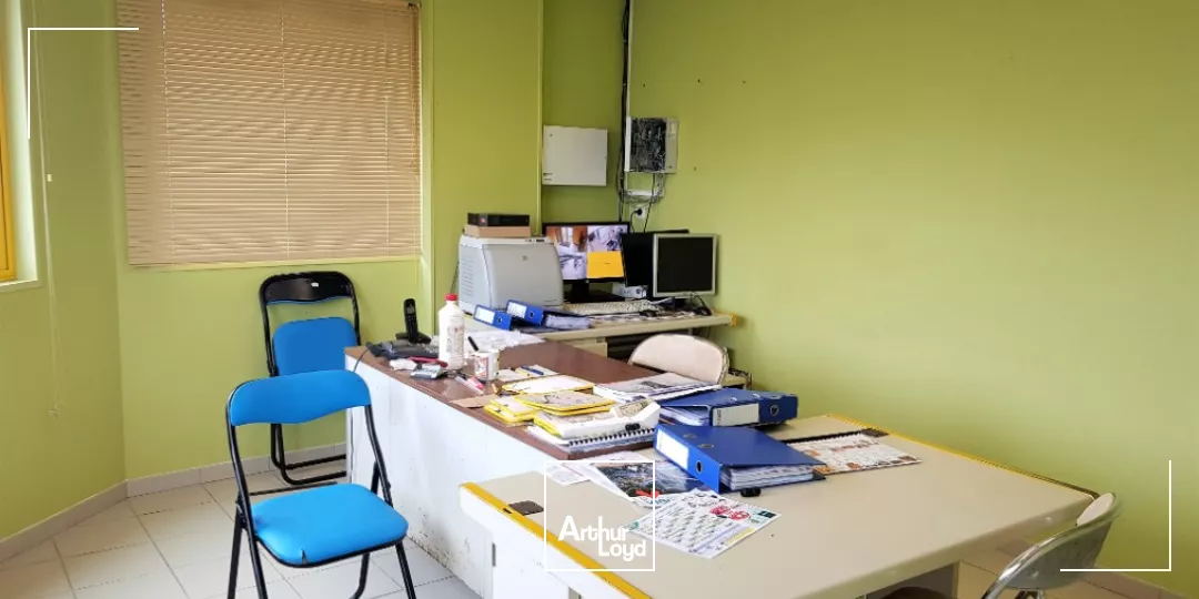 A VENDRE SUD VIENNE - BATIMENT INDUSTRIEL AGRO ALIMENTAIRE DE 900m²