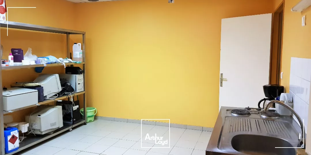 A VENDRE SUD VIENNE - BATIMENT INDUSTRIEL AGRO ALIMENTAIRE DE 900m²