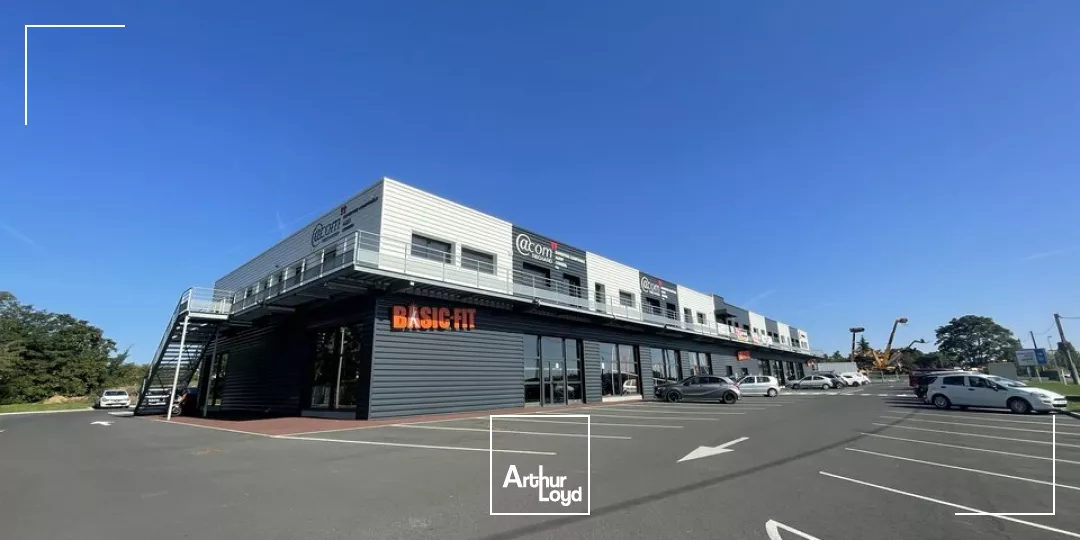 LOCATION BUREAUX NEUF AVENUE DE PARIS NIORT 121m2 BELLE VISIBILITE