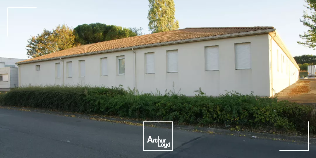 Bureaux La Creche 18 pièce(s) 743 m2