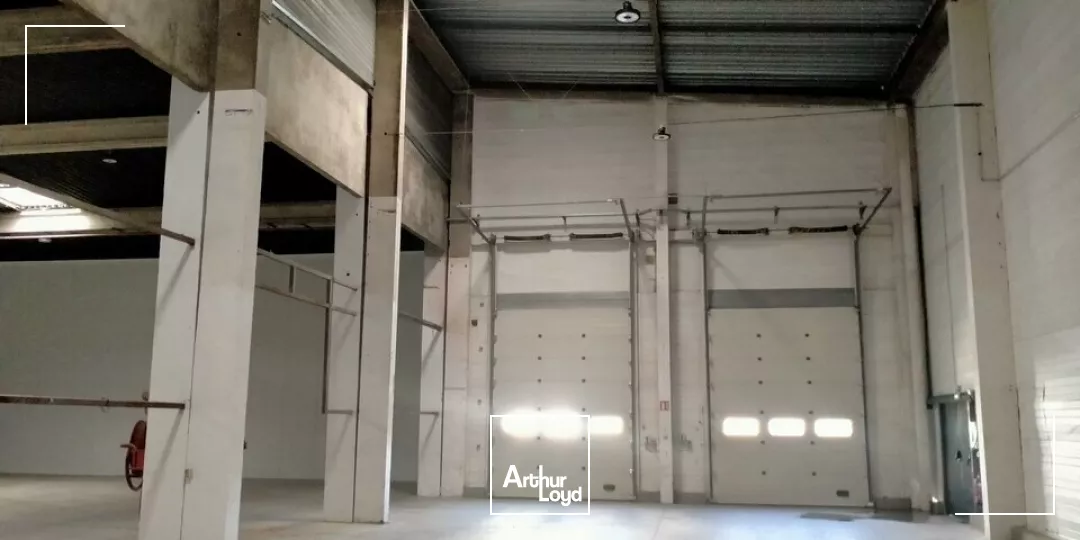 A LOUER LOCAL D'ACTIVITE/ENTREPOT 200m² AVEC QUAI SUR CHATELLERAULT NORD (86)