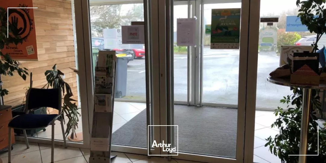 A louer bureaux La Crèche proche péage dans zone dynamique