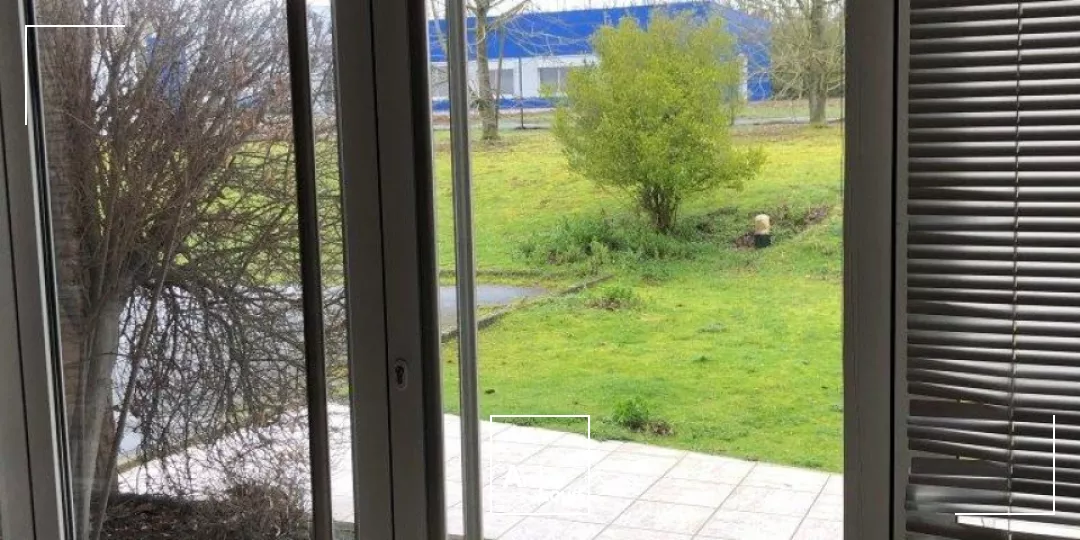 A louer bureaux La Crèche proche péage dans zone dynamique