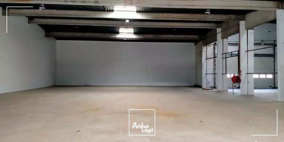 A LOUER LOCAL D'ACTIVITE/ENTREPOT 200m² AVEC QUAI SUR CHATELLERAULT NORD (86)