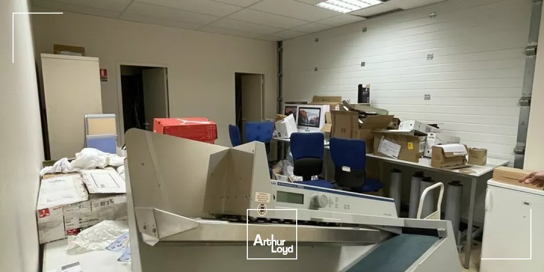 LOCATION BUREAUX A ECHIRE PROCHE NIORT ENVIRON 376m2 AVEC PARKINGS BELLE VISIBILITE