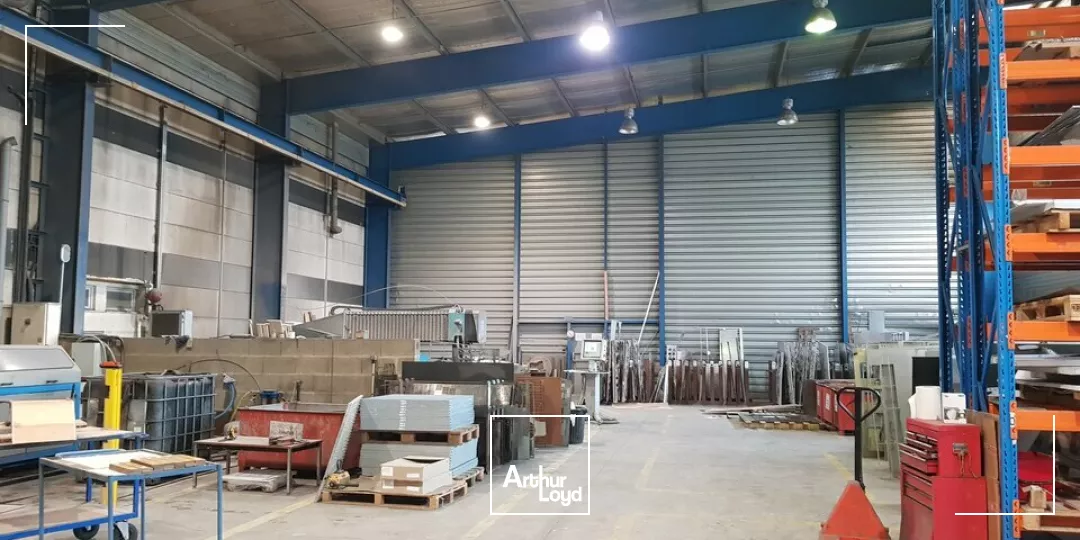 GRAND POITIERS - BATIMENT INDUSTRIEL / ACTIVITES A VENDRE 6280m² AVEC PONT-ROULANTS