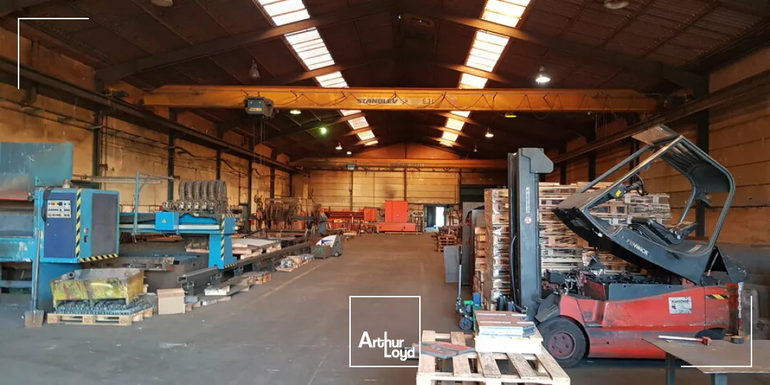 GRAND POITIERS - BATIMENT INDUSTRIEL / ACTIVITES A VENDRE 6280m² AVEC PONT-ROULANTS