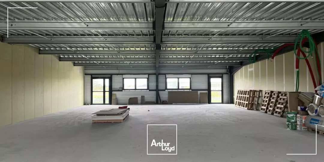 PLATEAU DE BUREAUX NEUFS DISPONIBLE - AVENUE DE PARIS NIORT !