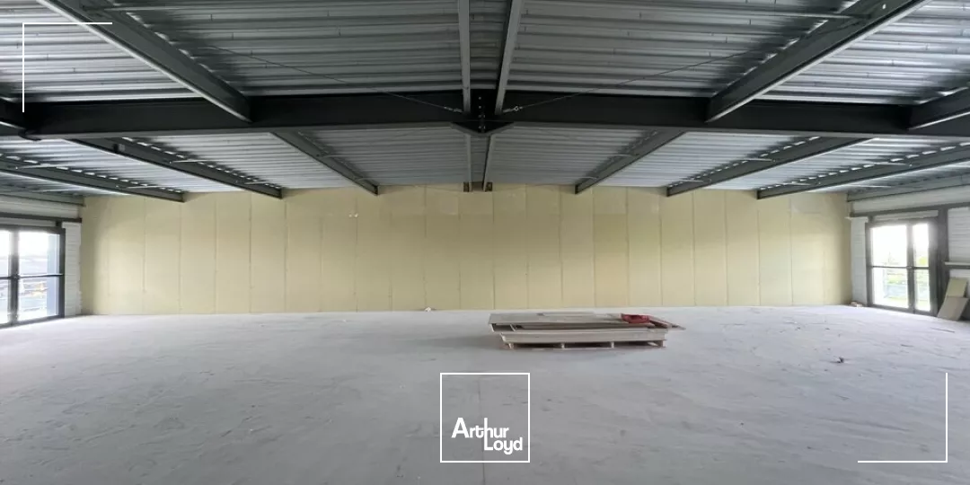 PLATEAU DE BUREAUX NEUFS DISPONIBLE - AVENUE DE PARIS NIORT !