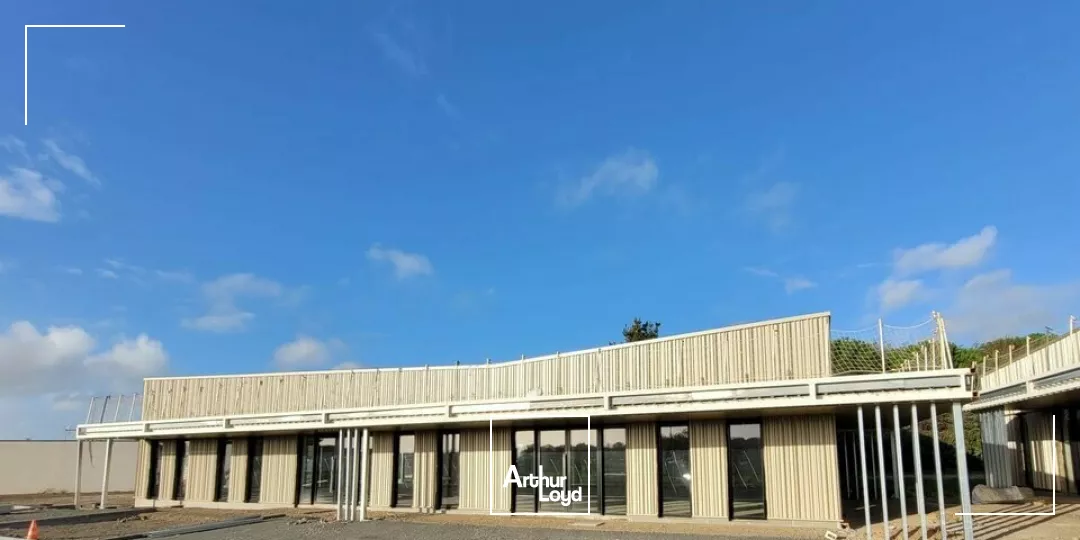 A LOUER LOCAL COMMERCIAL NEUF DE 100 m2 - ZONE COMMERCIALE - LES SABLES D'OLONNE