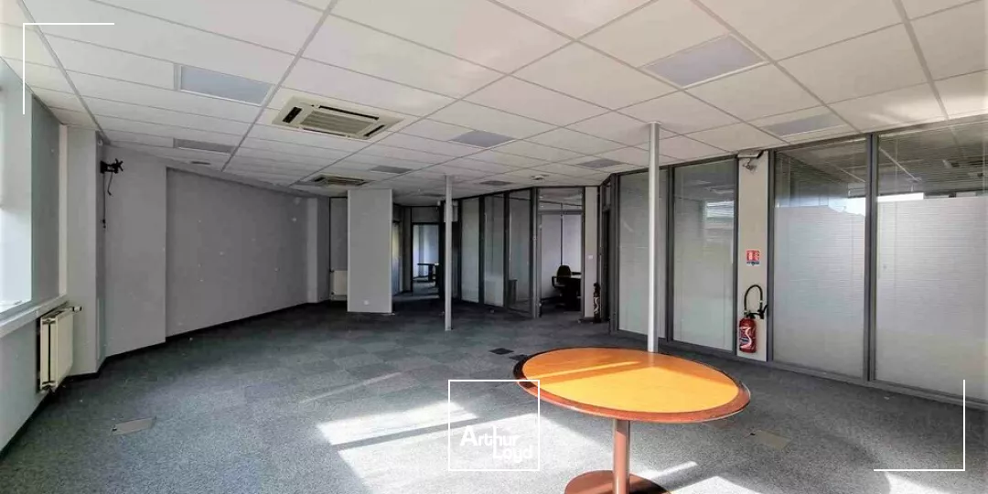 TECHNOPOLE DU FUTUROSCOPE CHASSENEUIL - TRES BEAUX BUREAUX A LOUER 240M²