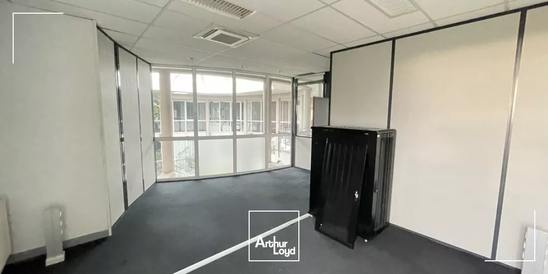 CHASSENEUIL TECHNOPOLE DU FUTUROSCOPE - 85,50 m² DE BUREAUX A LOUER