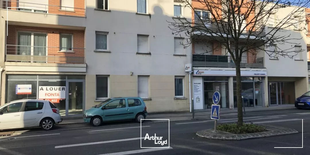 BUREAUX / LOCAL COMMERCIAL AVEC PARKING DE 138m2 SITUE SUR L'AXE POITIERS SUD - CENTRE VILLE