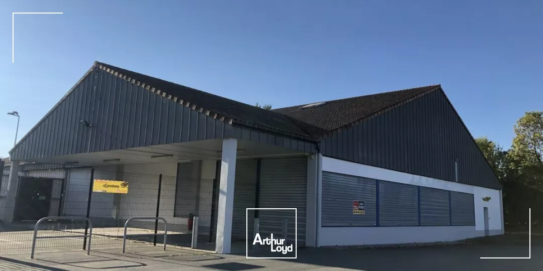 A VENDRE LOCAL COMMERCIAL 1143m2 MONCOUTANT