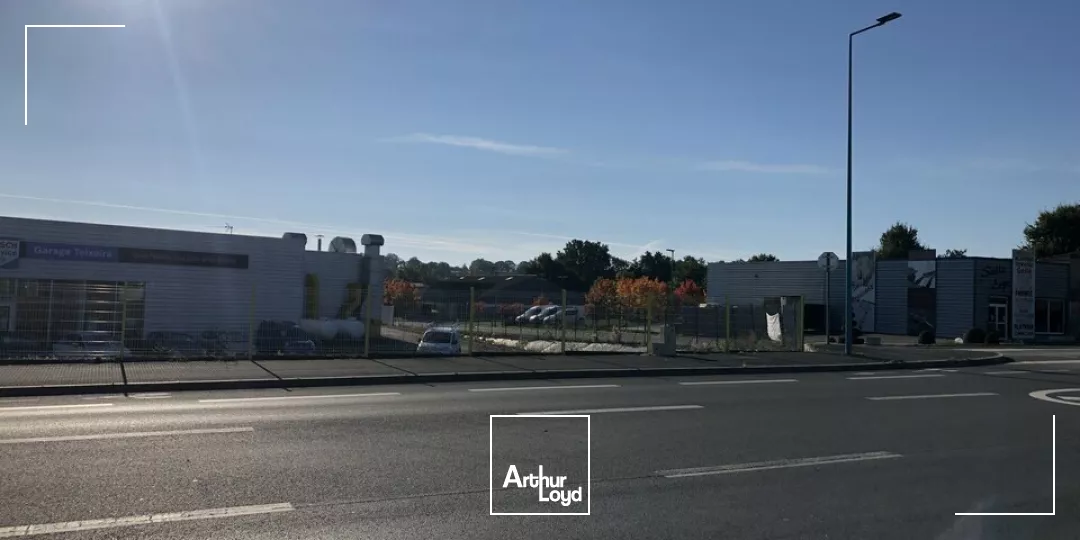 A VENDRE LOCAL COMMERCIAL 1143m2 MONCOUTANT
