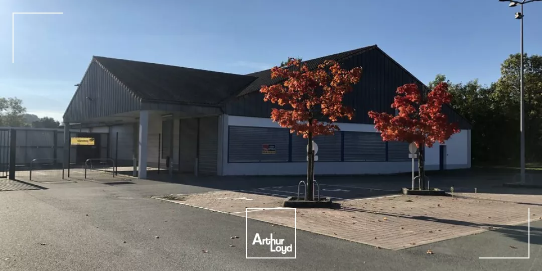 A VENDRE LOCAL COMMERCIAL 1143m2 MONCOUTANT
