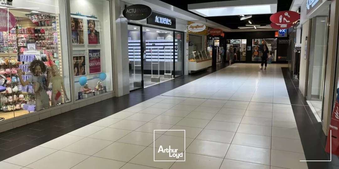 A VENDRE LOCAL COMMERCIAL POITIERS- CENTRE COMMERCIAL BEAULIEU - 96 m2