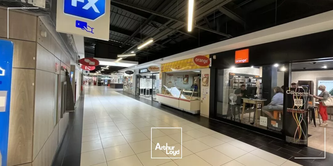 A VENDRE LOCAL COMMERCIAL POITIERS- CENTRE COMMERCIAL BEAULIEU - 96 m2