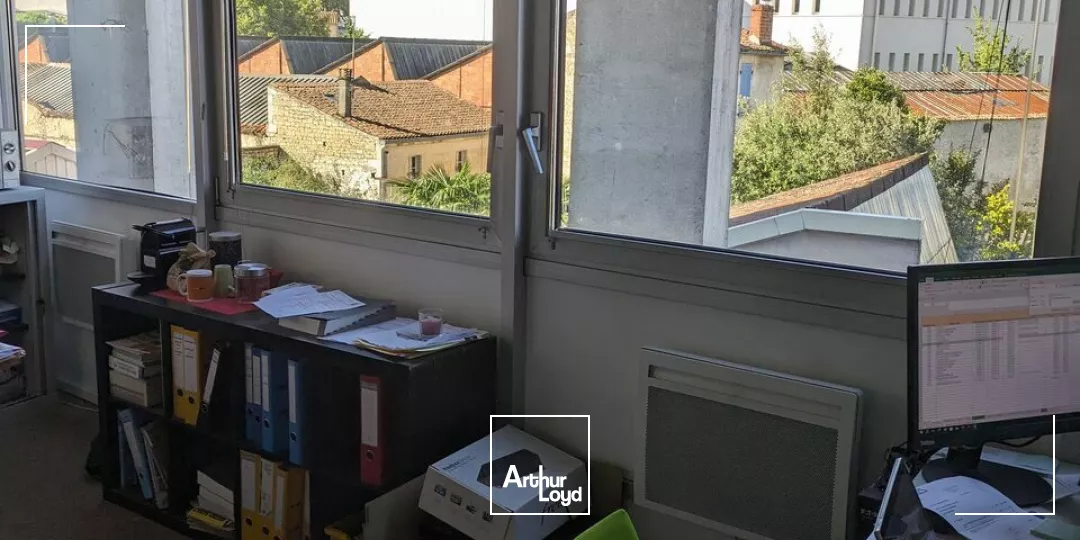 INVESTISSEMENT HYPER CENTRE 24m2 BUREAUX PROCHE LA BRECHE