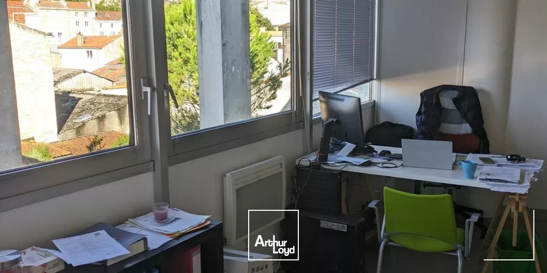 INVESTISSEMENT HYPER CENTRE 24m2 BUREAUX PROCHE LA BRECHE